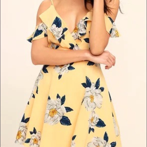 J.O.A Yellow Floral Flutter sleeve dress - Picture 3 of 8